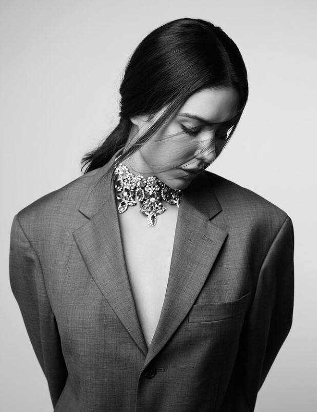 ਇਸ ਵਿਚਾਲੇ ਅਦਾਕਾਰਾ ਇੱਕ ਵਾਰ ਫਿਰ ਤੋਂ ਸੁਰਖੀਆਂ ਬਟੋਰ ਰਹੀ ਹੈ। ਸੋਨਮ ਆਪਣੇ ਸੋਸ਼ਲ ਮੀਡੀਆ ਹੈਂਡਲ ਉੱਪਰ ਲਗਾਤਾਰ ਆਪਣੀਆਂ ਖੂਬਸੂਰਤ ਤਸਵੀਰਾਂ ਸ਼ੇਅਰ ਕਰ ਰਹੀ ਹੈ। ਜੋ ਪ੍ਰਸ਼ੰਸਕਾਂ ਦਾ ਧਿਆਨ ਆਪਣੇ ਵੱਲ ਖਿੱਚ ਰਹੀਆਂ ਹਨ।