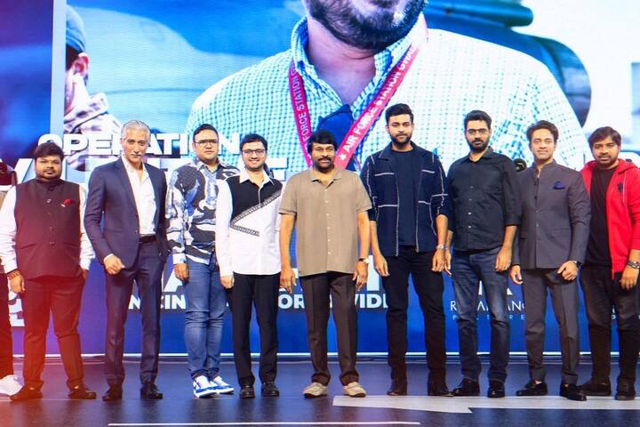 'ఆపరేషన్ వేలంటైన్' చిత్ర బృందంతో చిరంజీవి (Image Courtesy: varunkonidela7 / Instagram)