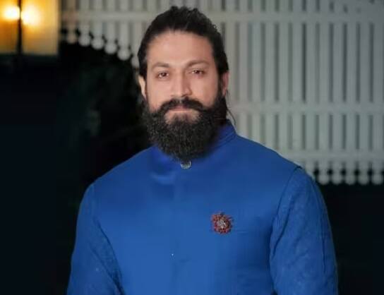 'KGF' સ્ટાર યશ આજે ભલે સાઉથ ઈન્ડસ્ટ્રીમાં મોટું નામ છે, પરંતુ તમને જાણીને નવાઈ લાગશે કે એક્ટિંગની દુનિયામાં પ્રવેશતા પહેલા તે બેકસ્ટેજ વર્કર હતો અને તેના પિતા બસ ડ્રાઈવર હતા.