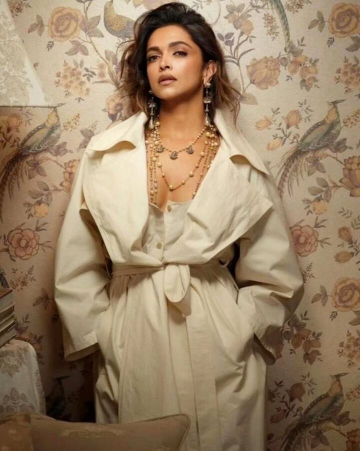 दीपिका पादुकोण - दीपिका पादुकोण हमेशा अपनी फिल्म रिलीज होने से पहले मुंबई के सिद्धिविनायक मंदिर में दर्शन करती है. ताकि उनका फिल्म अच्छा कलेक्शन कर सके.