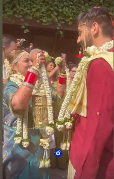 शादी के बंधन में बंधीं इश्कबाज फेम नेहा लक्ष्मी, साउथ इंडियन ब्राइडल लुक में दिखीं गॉर्जियस, देखें इनसाइड झलक