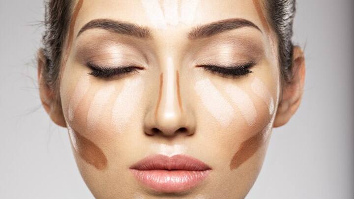 स्किन को तैयार करें: फाउंडेशन लगाने से पहले, चेहरे को अच्छे से साफ करें और मॉइस्चराइज़ करें. यह फाउंडेशन को समान रूप से लगाने में मदद करेगा.