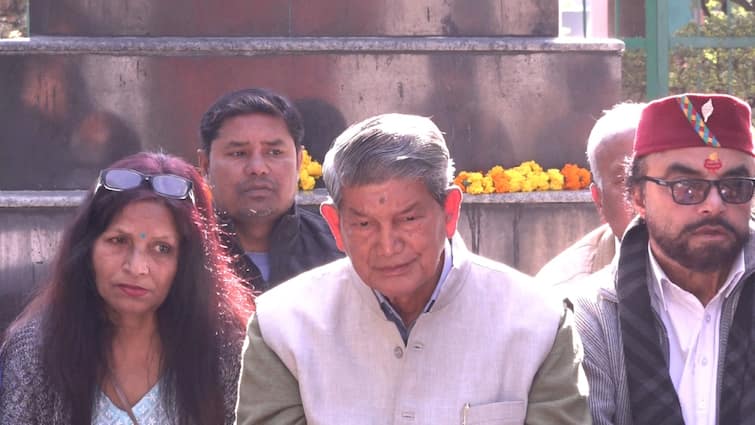 Dehradun former CM Harish Rawat silent fast against not holding budget session in Gairsain ANN Uttarakhand News: गैरसैंण में बजट सत्र नहीं बुलाने से पूर्व CM हरीश रावत नाराज, मौन व्रत रखकर जताया विरोध