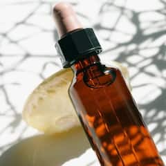 Castor Oil: ਬੁੱਲਾਂ ਨੂੰ ਗੁਲਾਬੀ ਰੱਖਣ ਲਈ ਇਸ ਤੇਲ ਦੀ ਕਰੋ ਮਾਲਿਸ਼