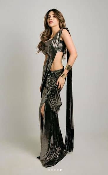 ਨਿੱਕੀ ਤੰਬੋਲੀ ਨੇ ਮੈਟਲਿਕ ਸਾੜ੍ਹੀ 'ਚ ਦਿਖਾਈ ਆਪਣੀ ਬੋਲਡ ਲੁੱਕ