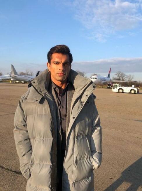 जून 2019 में, करण सिंह ग्रोवर ने छह साल बाद 'कसौटी जिंदगी की' में मिस्टर ऋषभ बजाज के रूप में टेलीविजन कमबैक किया था. इसने उन्हें सबसे फीस चार्ज करने वाला टीवी एक्टर बना दिया था, वह प्रति दिन 3 लाख फीस वसूलते थे हालांकि बाद में उन्होंने शो छोड़ दिया था.