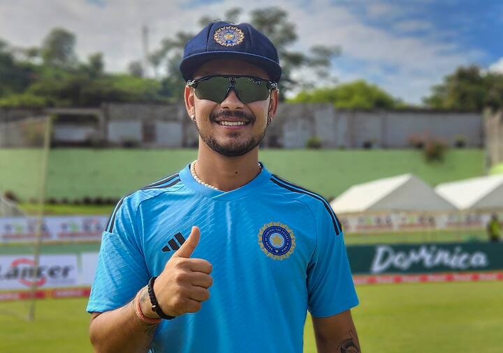 ईशान किशन इन दिनों भारतीय क्रिकेट टीम से दूर चल रहे हैं. ईशान को दक्षिण अफ्रीका दौरे पर टीम इंडिया का हिस्सा बनाया गया था, लेकिन उन्होंने मानसिक थकान का हवाला देते हुए टीम से नाम वापस ले लिया था.