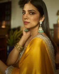 Malavika Mohanan Photos : கரு கரு விழிகளால் கயல் விழி கொல்கிறாள்.. மினுமினுக்கும் மாளவிகா மோகனன்!