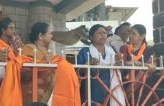 Bhiwandi : भिवंडीतील सुषमा अंधारेंच्या सभेत वानरराजाचा धुमाकूळ!