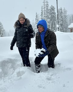 Sachin Tendulkar: భార్యతో మంచుకొండల్లో సేదదీరుతున్న క్రికెట్ గాడ్!