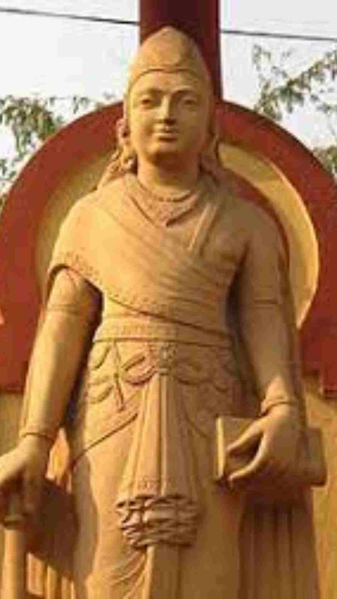चंद्रगुप्त मौर्य भारत के सबसे पहले हिंदू राजा थे, जिन्होंने मौर्य वंश की स्थापना की