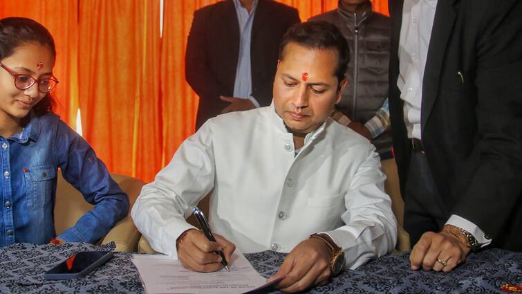 Ashok Gehlot son Vaibhav Gehlot quits Rajasthan cricket association chief RCA President ann Vaibhav Gehlot Resigns: अशोक गहलोत के बेटे वैभव गहलोत ने RCA अध्यक्ष पद से दिया इस्तीफा, 'मेरे खिलाफ अविश्वास प्रस्ताव...'