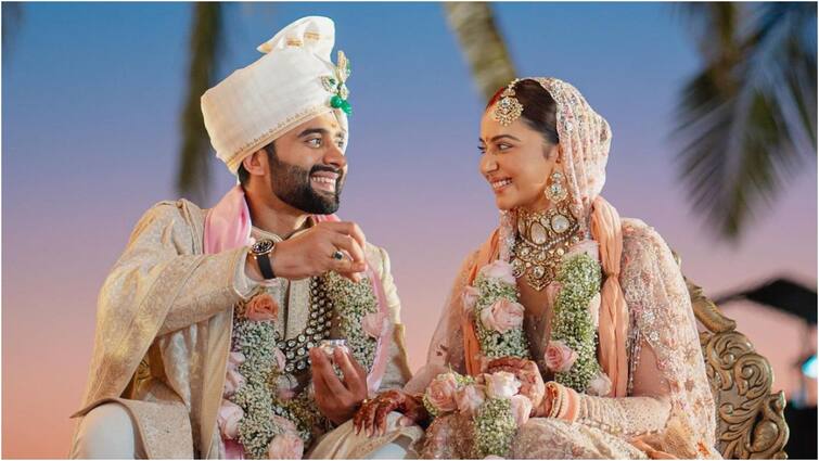 newlyweds rakul preet singh and jackky bhagnani receive prasadam from ayodhya she shares pic blessed beyond measure Rakul Preet Singh : కొత్త జంటకి అయోధ్య రామ మందిరం నుంచి స్పెషల్ సర్ ప్రైజ్  - రకుల్ ఆనందం
