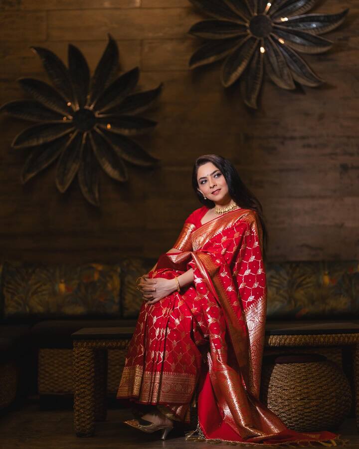 नंटरंग (Natarang) या चित्रपटारा म्हणून प्रेक्षकांच्या पसंतीस उतरलेली अभिनेत्री सोनाली कुलकर्णी (Sonalee Kulkarni) हीने आतापर्यंत अनेक दर्जेदार चित्रपटांमध्ये काम केलं आहे. (photo:sonalee18588/ig)