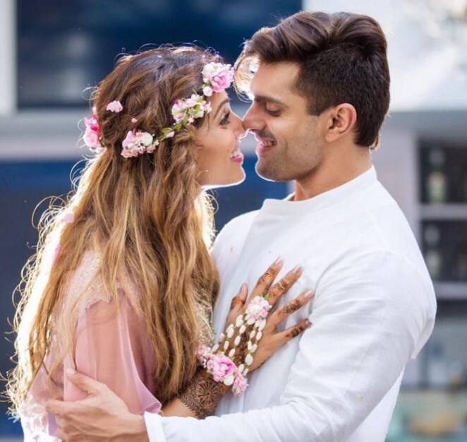 बता दें कि करण सिंह ग्रोवर ने तीन शादियां की हैं. उन्होंने साल 2008 में श्रद्धा निगम से शादी की थी. लेकिन उनका तलाक हो गया और साल 2012 में करण ने जेनिफर से शादी की थी लेकिन 2014 में ये दोनों भी अलग हो गए. इसके बाद साल 2016 में करण ने बिपाशा बसु से शादी की. इस कपल की एक बेटी देवी है.