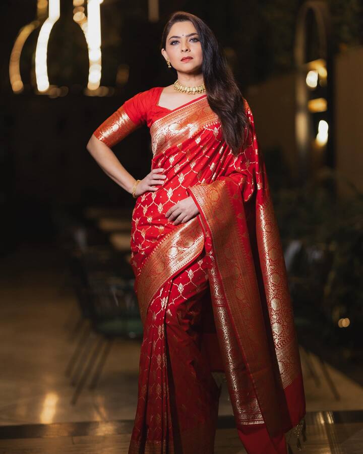 सध्या सोनालीने तमिळ सिनेसृष्टीतही पदार्पण केलं आहे. नटरंग, हिरकणी, मितवा या चित्रपटांमध्ये सोनाली झळकली होती.(photo:sonalee18588/ig)