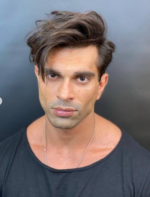 करण सिंह ग्रोवर ने टीवी पर कईं सीरियल किए. इसके बाद उन्होंने 2008 में 'भ्रम' से अपने फिल्मी करियर की शुरुआत की थी. उन्होंने 2015 में बिपाशा बसु के साथ फिल्म 'अलोन' में काम किया था. हालांकि फिल्म बॉक्स ऑफिस पर सुपर फ्लॉप रही, लेकिन सेट पर करण और बिपाशा एक दूसरे से इश्क कर बैठे.