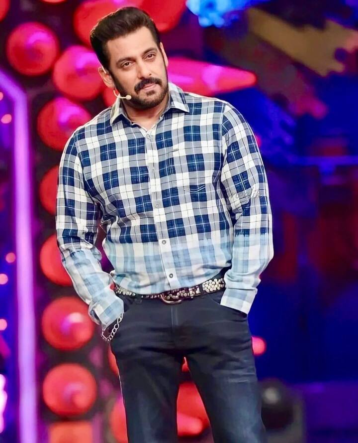 सलमान खान - बॉलीवुड के दबंग सलमान खान अपने हाथ पर हमेशा एक ब्लू स्टोर वाला ब्रेसलेट पहनते हैं. क्योंकि उसे वो अपना लकी चार्म मानते हैं.