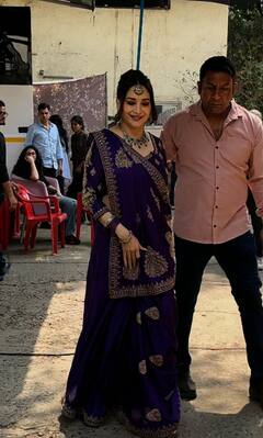 सालों बाद माधुरी दीक्षित ने रिक्रिएट किया 'हम आपके हैं कौन' की निशा का लुक, एक्ट्रेस को पर्पल साड़ी में देख फिर धड़का फैंस का दिल