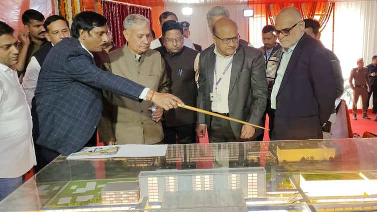 PM Narendra Modi laid foundation stone of Gurugram railway station on Monday ann Gurugram Railway Station: 300 करोड़ की लागत से गुरुग्राम रेलवे स्टेशन का होगा कायाकल्प, PM मोदी ने किया शिलान्यास