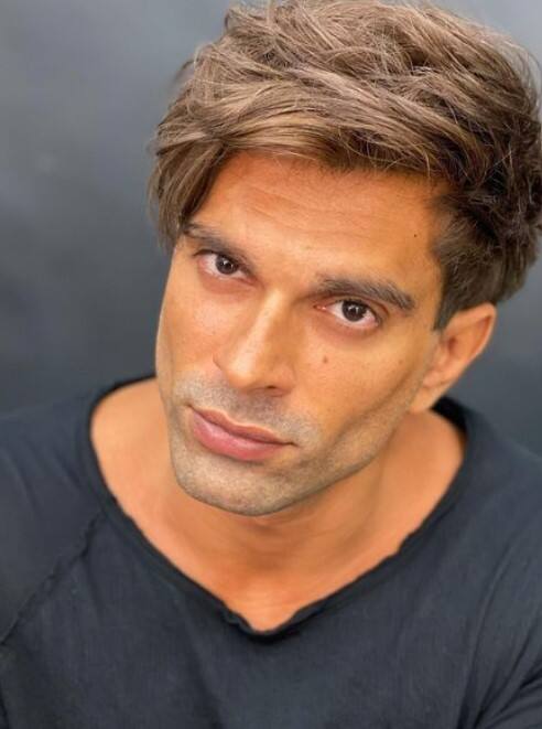 करण सिंह ग्रोवर का फिल्मों में भले ही सफल करियर नहीं रहा हो लेकिन वह टीवी जगत के सुपरस्टार रहे हैं. करण सिंह ग्रोवर के शो 'दिल मिल गए' और 'क़ुबूल है' बहुत बड़े हिट शो थे.