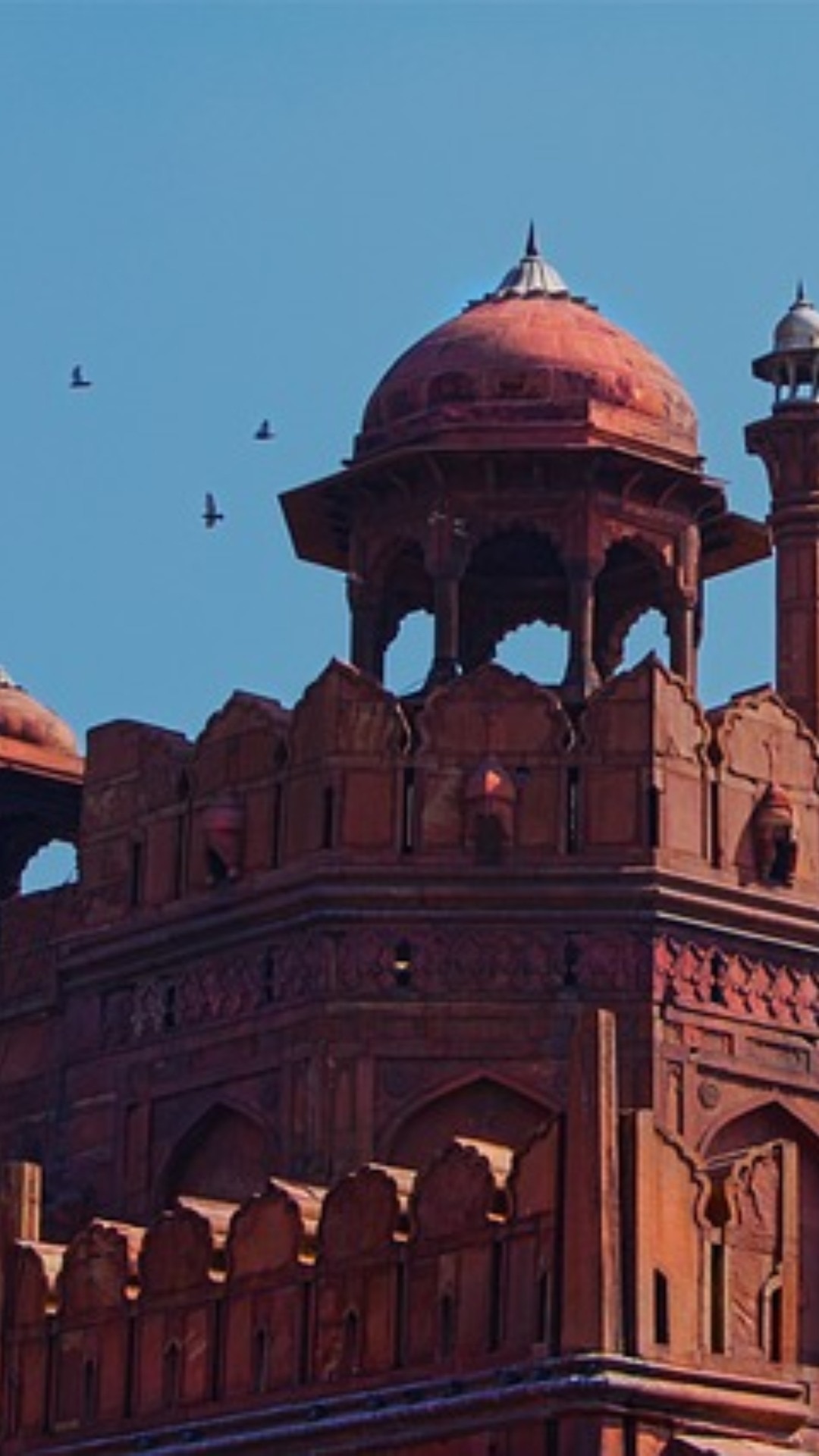 इस नदी का नाम नहर-ए-बहिश्त है. इससे पूरे शाही किले में पानी बहता था