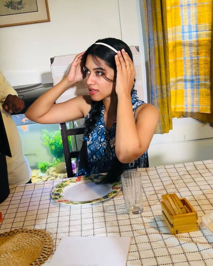 நடிப்பின் மீது ஆர்வம் கொண்ட இவர், தனது முழு நேர வேலையை விட்டுவிட்டு நடிப்பில் கவனம் செலுத்தினார்.