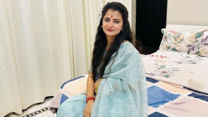 দিব্যার পড়াশোনায় যাতে কোনও ব্যাঘাত না ঘটে, সে ব্যাপারে সর্বদা খেয়াল রাখতেন ববিতা।    ছবি- দিব্যা তনওয়ারের ইনস্টাগ্রাম
