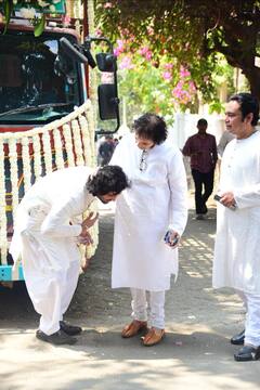 Pankaj Udhas' Mortal Remains Arrive At Residence; Celebs Pay Last Respects