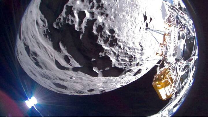 আমেরিকার বেসরকারি সংস্থা Intuitive Machines সম্প্রতি Odysseus বা Nova-C চন্দ্রযানের উৎক্ষেপণ করে।আমেরিকার সময় অনুযায়ী, গত বৃহস্পতিবার সন্ধে ৬টা বেজে ২৩ মিনিটে চাঁদের দক্ষিণ মেরুতে অবতরণ করে Nova-C. অবতরণের কিছু মুহূর্ত আগেই সমস্যা দেখা দেয়। রেডিও সংযোগ স্থাপন করতে সময় লাগে বেশ কয়েক মিনিট। শেষ পর্যন্ত চাঁদের মাটি ছুঁতে সফল হয় Nova-C. ছবি: Intuitive Machines.