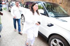 Pankaj Udhas Funeral: पंकज उधास के अंतिम दर्शनों के लिए पहुंचे सेलेब्स, नम आखों से दी गजल गायक को श्रद्धांजली