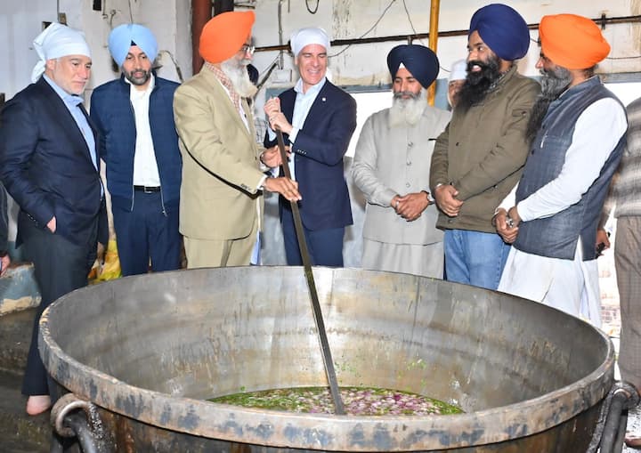 US Ambassador Eric Garcetti Paid His Visit To Golden Temple ...