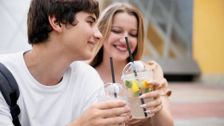 'मैं तुमसे प्यार करता हूँ' क्या ये तीन शब्द प्यार को व्यक्त करने के लिए पर्याप्त हैं? नहीं शायद आपका साथी चाहता हो कि आप तीन शब्दों की बजाय उससे प्यार भरी बातें करें और मॉर्निंग किस से दिन की शुरूआत करें.