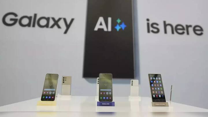 इनके अलावा सैमसंग अपनी एक नई सर्विस, Galaxy Tab S10 series और Galaxy XR हेडसेट को भी लॉन्च कर सकती है, जो Apple के Vision Pro Headset को टक्कर देगा. आपको बता दें कि एप्पल ने हाल ही में अमेरिकन मार्केट में विज़न प्रो हेडसेट को लॉन्च किया है, जिसकी सोशल मीडिया में काफी चर्चाएं भी की जा रही है.