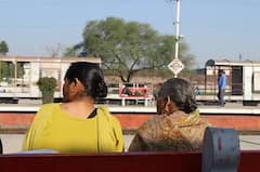 Railway Rules:  ટ્રેનમાં મુસાફરી દરમિયાન તમે રાત્રે શું નથી કરી શકતા?