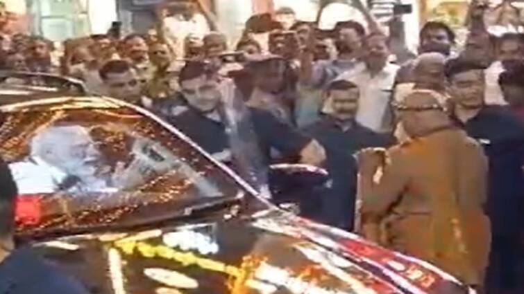 Prime Minister modi stopped the vehicle when he saw Madurai Adeenam மதுரை ஆதீனத்தை கண்டதும் வாகனத்தை நிறுத்திய பிரதமர்.. என்ன நடந்தது..? வைரலாகும் வீடியோ!