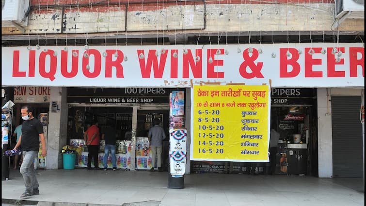 Liquor Contracts Will Be Held In Chandigarh From March 6 Liquor Store: ਚੰਡੀਗੜ੍ਹ 'ਚ ਸ਼ਰਾਬ ਦੇ ਠੇਕੇ ਲੈਣ ਲਈ ਅੱਜ ਤੋਂ ਕਰ ਸਕਦੇ ਅਪਲਾਈ, 6 ਮਾਰਚ ਨੂੰ ਬੋਲੀ, ਇਸ ਵਾਰ ਬੋਤਲਾਂ 'ਤੇ ਲੱਗੇਗਾ ਸਕੈਨ ਕੋਡ