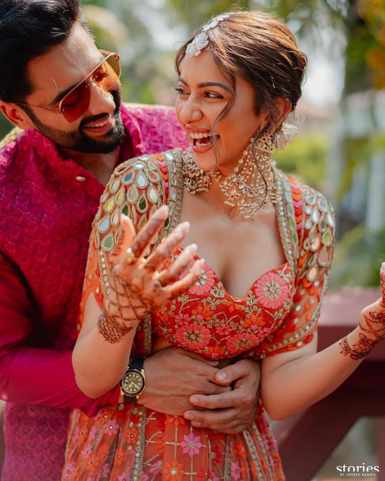 Rakul Preet singh Jackky Bhagnani Mehndi photos actress share glimpse of  function | Rakul Preet-Jackky Bhagnani Mehndi: मेहंदी के फंक्शन में जैकी के  साथ खूब नाची थीं रकुल प्रीत, शेयर की खूबसूरत