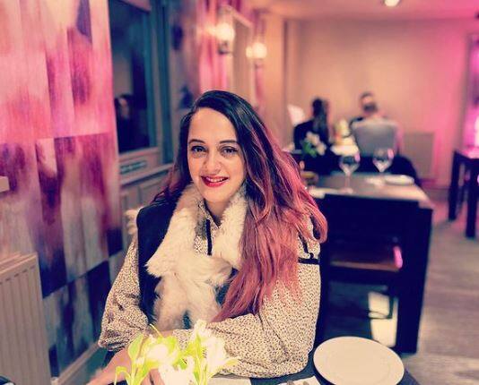 हेजल उस दौरान की म्यूजिक वीडियो में नजर आईं जिनमें से 'कहीं पे निगाहें' सुपरहिट गाना रहा है. इसके अलावा कई विज्ञापनों में भी हेजल कीच नजर आईं. इसके साथ ही हेजल तमिल फिल्म बिल्ला में भी नजर आईं.