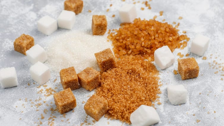 Understanding the Difference Between Sugar and Jaggery Which is More Beneficial चीनी और शक्कर में क्या अंतर है? जानिए क्या खाना होगा ज्यादा फायदेमंद