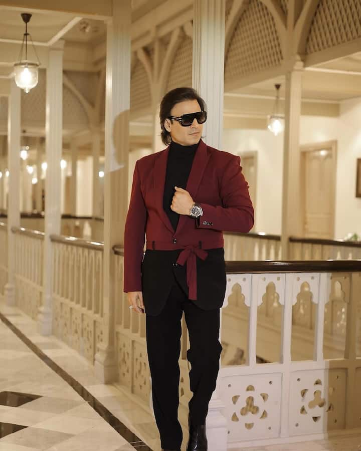 बहुतांशी बॉलिवूडकरांनी आपल्यावर बहिष्कार घातला होता, तेव्हा एकटा पडला होतो. त्यावेळी अक्षय कुमार (Akshay Kumar) हा एकच अभिनेता पाठिशी उभा राहिला असल्याचे विवेक ओबेरॉयने कृतज्ञतापूर्वक सांगितले.(photo:vivekoberoi/ig)