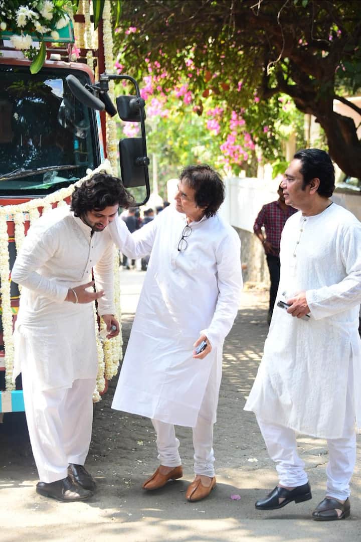 After paying his last respects, Zakir Hussain spoke with the media where he called Pankaj Udhas great person and musician