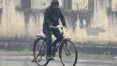 Delhi Experiences Sudden Weather Change With Light Rain, Strong Winds