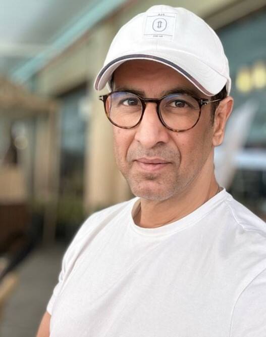 लहरें रेट्रो से बातचीत में रोनित रॉय ने अपने बुरे दौर का खुलासा किया. उन्होंने कहा कि कईं फेमस शो करने के बाद उनका कोर्टरूम ड्रामा ‘अदालत’ भी काफी हिट रहा था. लेकिन इस दौरान वे शराब के आदी होने लगे थे.
