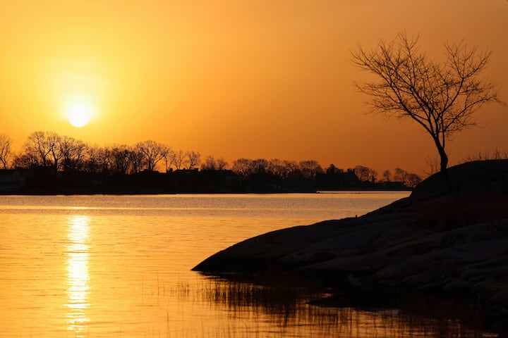 हालांकि पाकिस्तान के लिए लाइफलाइन माने जाने वाली सिंधु नदी भारत से ही होकर गुजरती है. बता दें लगभग 3 हजार किलोमीटर लंबी सिंधु नदी का उद्गम तिब्बत की मानसरोवर झील के पास हुआ है.