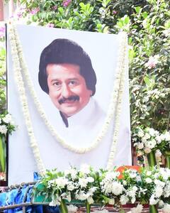 Pankaj Udhas Death: रोते-रोते पिता पंकज उधास के अंतिम संस्कार में पहुंचीं बेटी रिवा, इन सेलेब्स ने भी दी गजल गायक को अंतिम विदाई