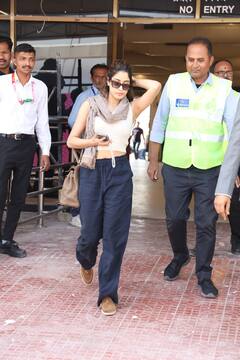 Janhvi kapoor: અનંત અંબાણીના પ્રિ-વેડિંગ ફંક્શન માટે જાહ્નવી કપૂર જામનગર પહોંચી, જુઓ તસવીરો