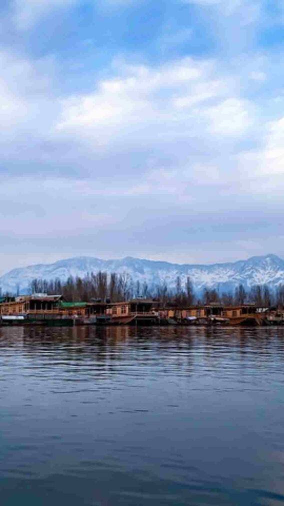 ਜੇ ਤੁਸੀਂ ਗੁੰਮਣਾ ਚਾਹੁੰਦੇ ਹੋ ਕਸ਼ਮੀਰ ਤਾਂ ਘੱਟ ਪੈਸਿਆਂ 'ਚ IRCTC Kashmir Tour ਪੈਕੇਜ ਦਾ ਲਓ ਲਾਭ