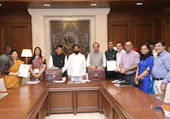 Maharashtra Budget 2024 : आज राज्याचा वर्ष 2024-25 चा अंतरिम अर्थसंकल्प अर्थमंञी  अजित पवार यांच्या कडुन सादर करण्यात आला