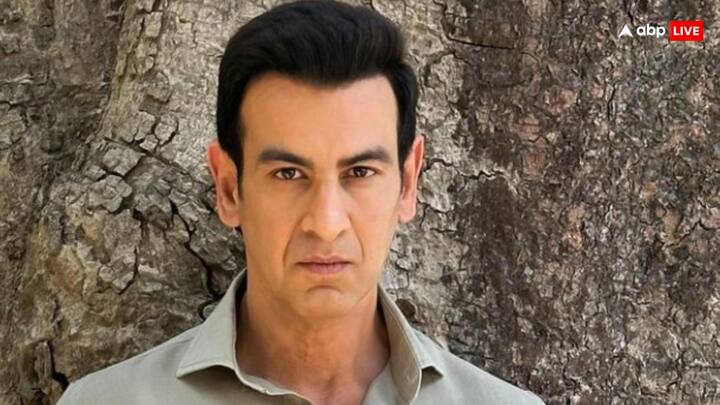 Ronit Roy:  रोनित रॉय ने आज टीवी के साथ ही बॉलीवुड में भी अपनी खास पहचान बना ली है. लेकिन एक वक्त ऐसा भी था जब उन्हें शराब की लत लग गई थी और उनका घर और करियर बर्बाद हो गया था.